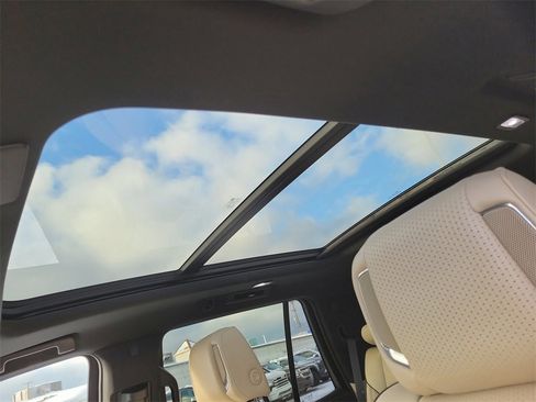 Used 2023 Cadillac Escalade Premium Luxury w/ LPO, Radiant Package image 35