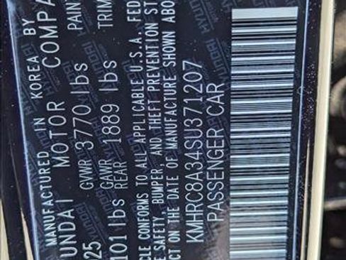 Certified 2025 Hyundai Venue SEL image 16