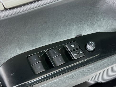 Used 2025 Toyota Camry SE image 15