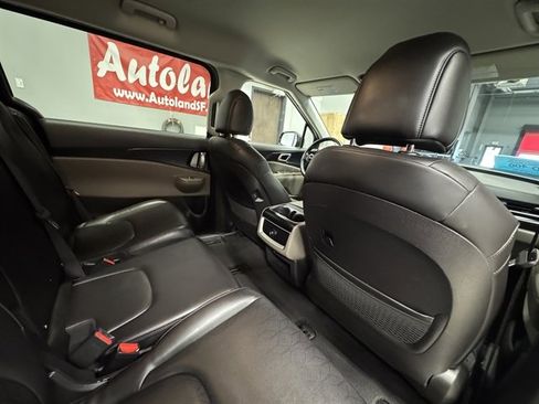 Used 2025 Kia Carnival FWD image 15