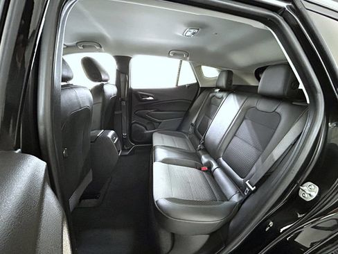 Used 2025 Chevrolet Trax LT FWD image 19