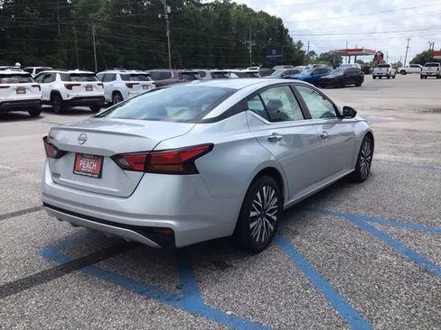 Used 2025 Nissan Altima 2.5 SV FWD image 5