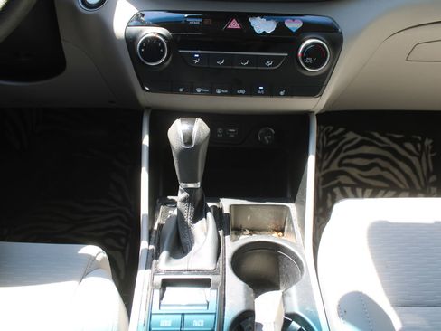 Used 2019 Hyundai Tucson Value FWD image 33