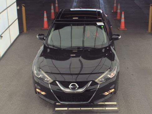 Used 2016 Nissan Maxima 3.5 SL w/ Interior Lighting Package image 2