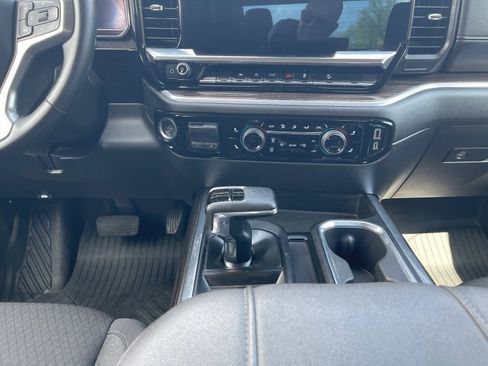 Used 2025 Chevrolet Silverado 1500 LT AWD/4WD image 13