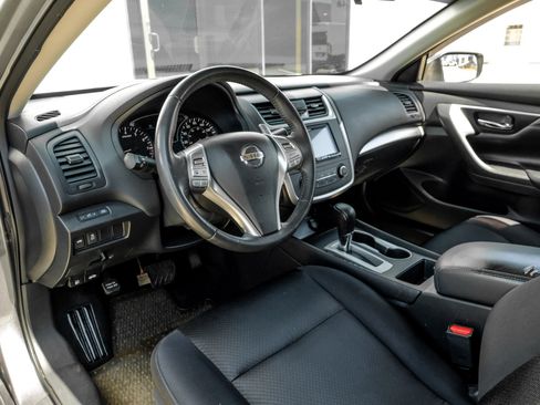 Used 2017 Nissan Altima 2.5 SR FWD image 3