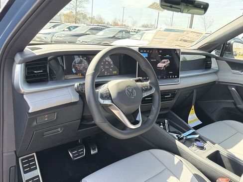 New 2026 Volkswagen Tiguan SE R-Line FWD image 10