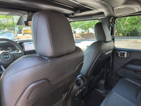 Used 2025 Jeep Wrangler Unlimited Rubicon 4xe w/ Safety Group AWD/4WD image 18