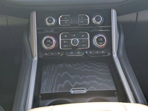 Used 2024 GMC Yukon XL Denali image 17