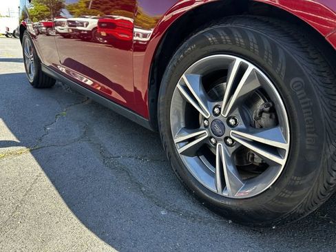 Used 2014 Ford Focus SE w/ SE Sport Package FWD image 11