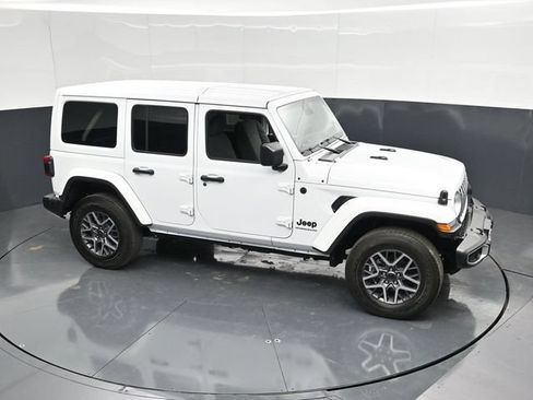 Used 2025 Jeep Wrangler Unlimited Sahara AWD/4WD image 44