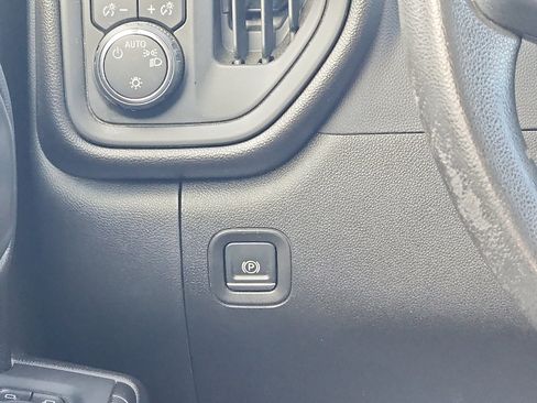 Used 2023 Chevrolet Silverado 2500 Custom w/ Custom Convenience Package image 14