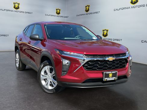 Used 2024 Chevrolet Trax LS FWD image 3