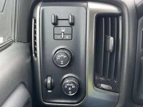 Used 2018 Chevrolet Silverado 1500 LT w/ LT Convenience Package AWD/4WD image 26
