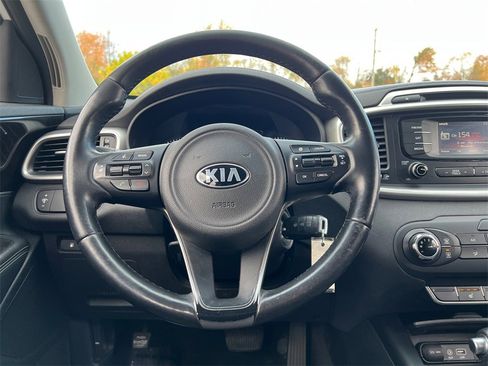 Used 2016 Kia Sorento LX w/ LX Convenience Package image 9