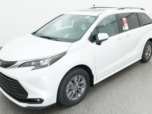 New 2026 Toyota Sienna XLE FWD image 1