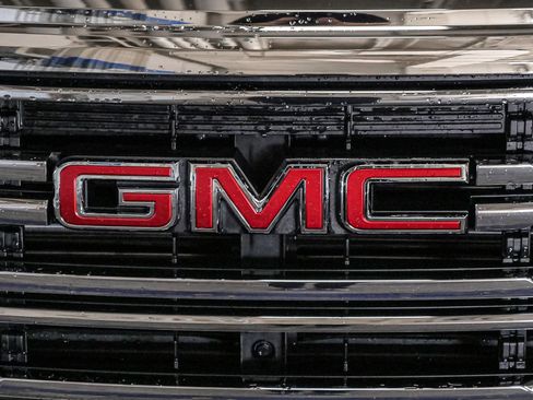 Certified 2023 GMC Acadia SLE w/ Driver Convenience Package image 14