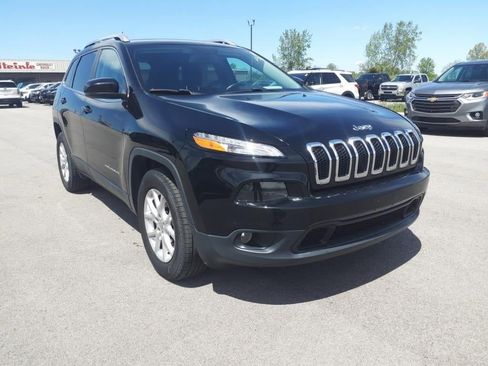 Used 2017 Jeep Cherokee Latitude w/ Safety/Convenience Group image 1
