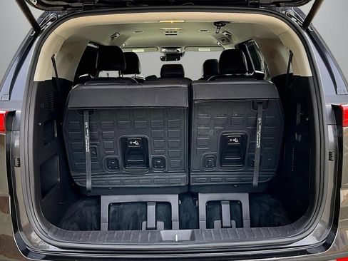 Used 2024 Kia Carnival EX image 26