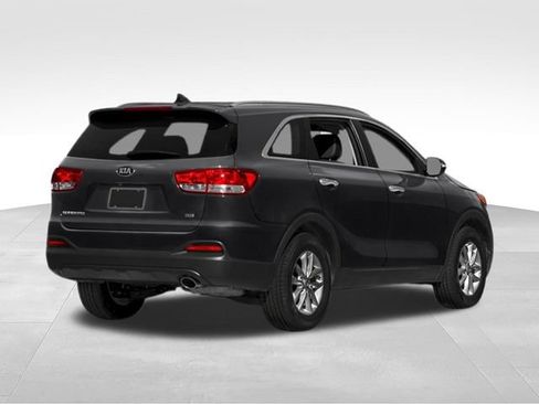 Used 2018 Kia Sorento FWD image 5