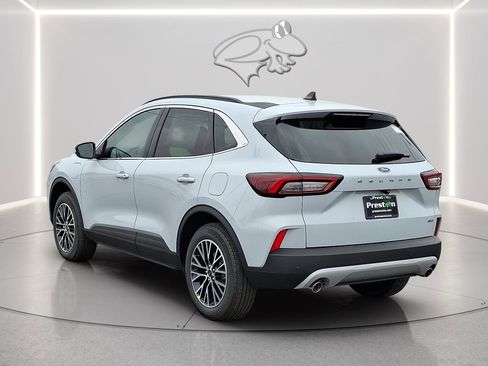 New 2026 Ford Escape SE image 2