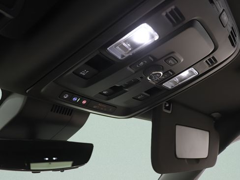 Used 2025 GMC Yukon Denali Ultimate AWD/4WD image 18