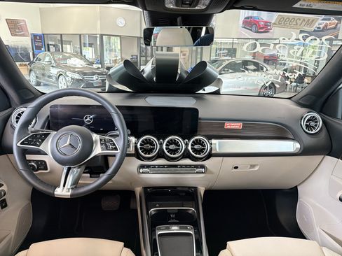 Used 2026 Mercedes-Benz GLB 250 4MATIC image 10