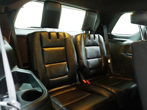 Used 2019 Ford Explorer XLT w/ Equipment Group 202A image 16