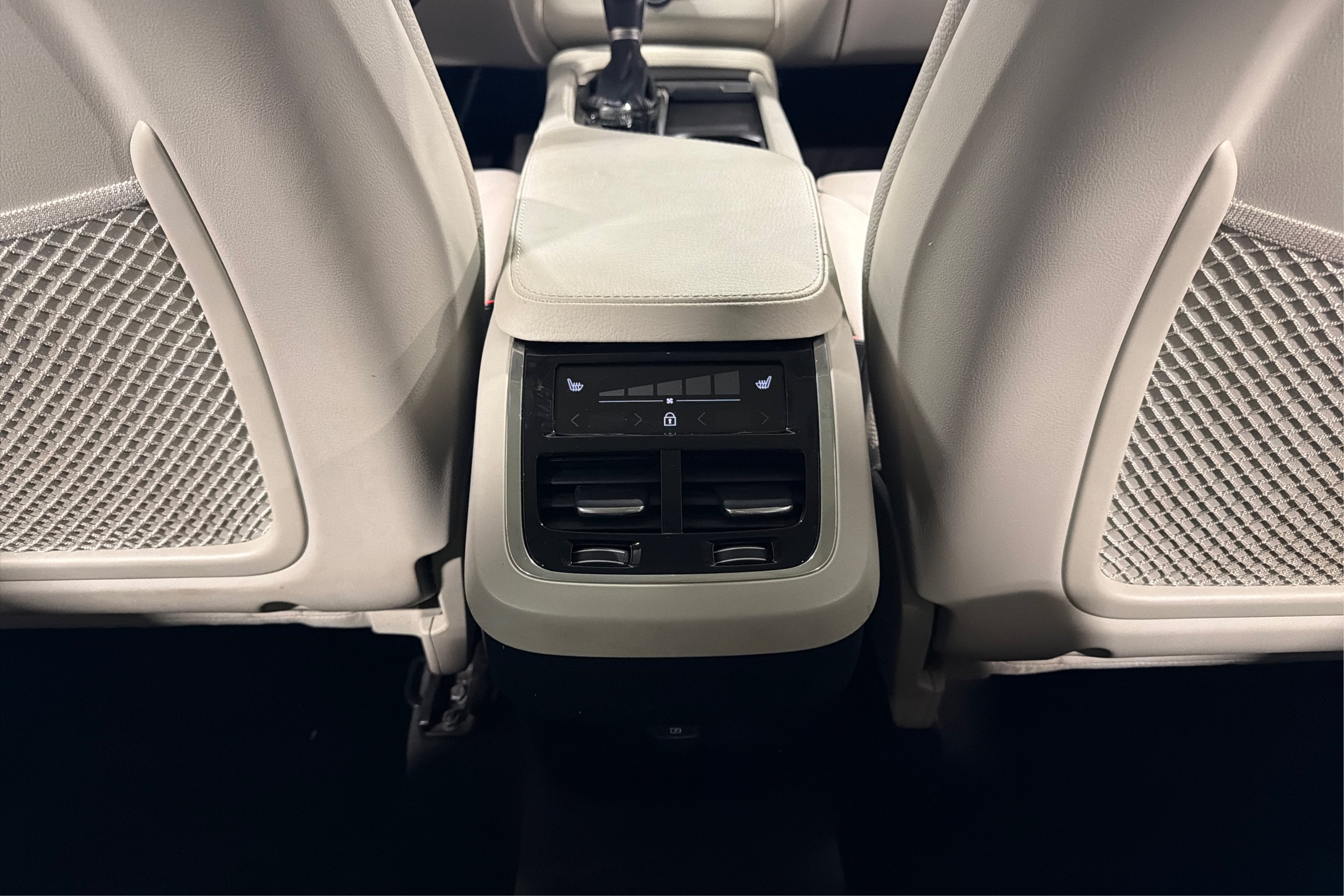 Used 2021 Volvo XC90 T5 Momentum w/ Climate Package AWD/4WD image 38