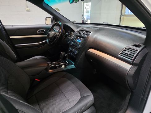 Used 2016 Ford Explorer XLT image 27