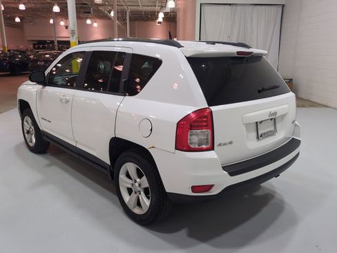 Used 2011 Jeep Compass Latitude AWD/4WD image 5