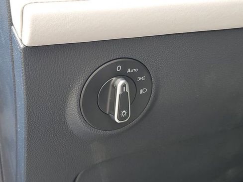 New 2025 Volkswagen Taos SE image 13