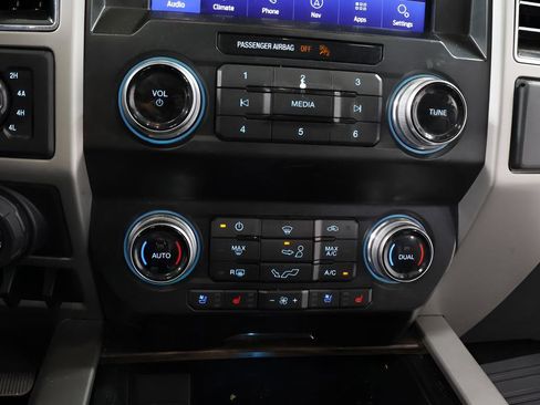 Used 2019 Ford F150 Lariat w/ Equipment Group 502A Luxury AWD/4WD image 10