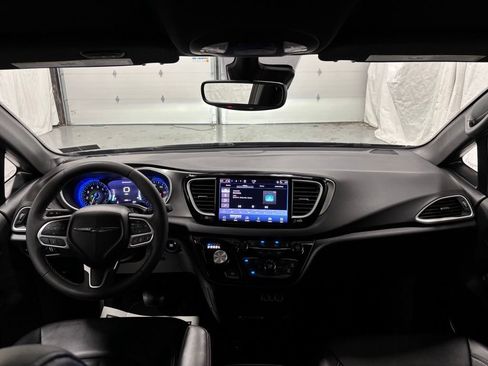 Used 2025 Chrysler Pacifica Select FWD image 36