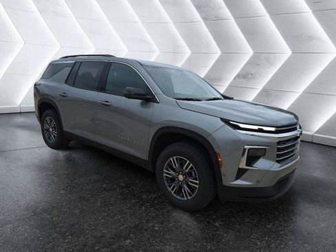 New 2026 Chevrolet Traverse LT w/ Enhanced Driving Package FWD image 3