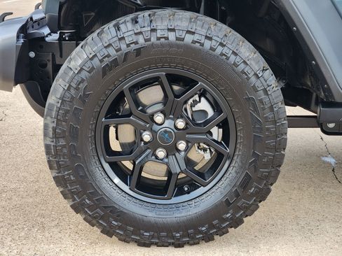 Used 2025 Jeep Wrangler Sport image 20