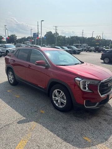 Used 2022 GMC Terrain SLE w/ Driver Convenience Package FWD image 2