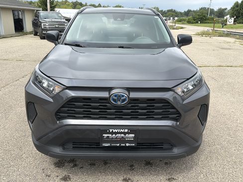 Used 2021 Toyota RAV4 LE AWD/4WD image 12