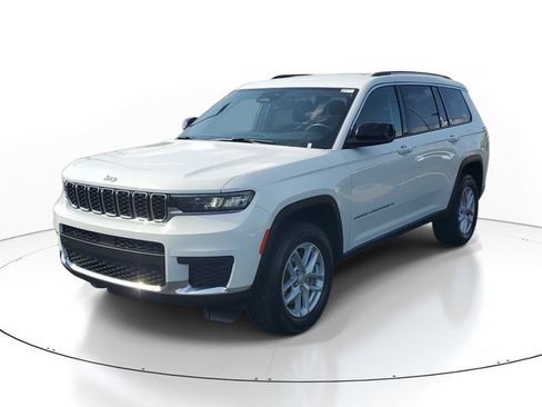 Used 2021 Jeep Grand Cherokee L Laredo w/ Luxury Tech Group I AWD/4WD image 2