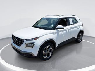 Used 2025 Hyundai Venue SEL FWD video 1