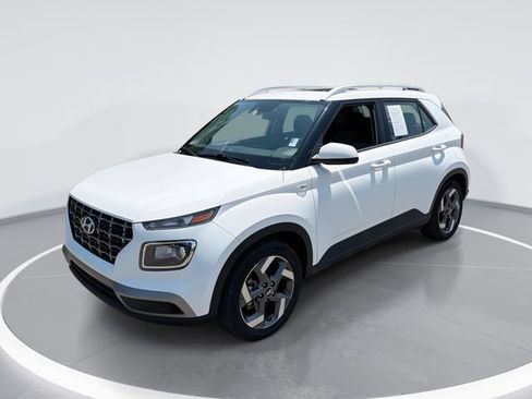 Used 2025 Hyundai Venue SEL FWD image 1