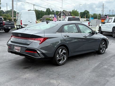 Used 2024 Hyundai Elantra Limited FWD image 3