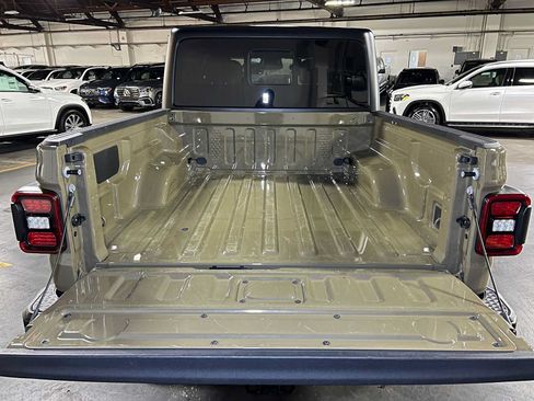 Used 2026 Jeep Gladiator Mojave AWD/4WD image 15