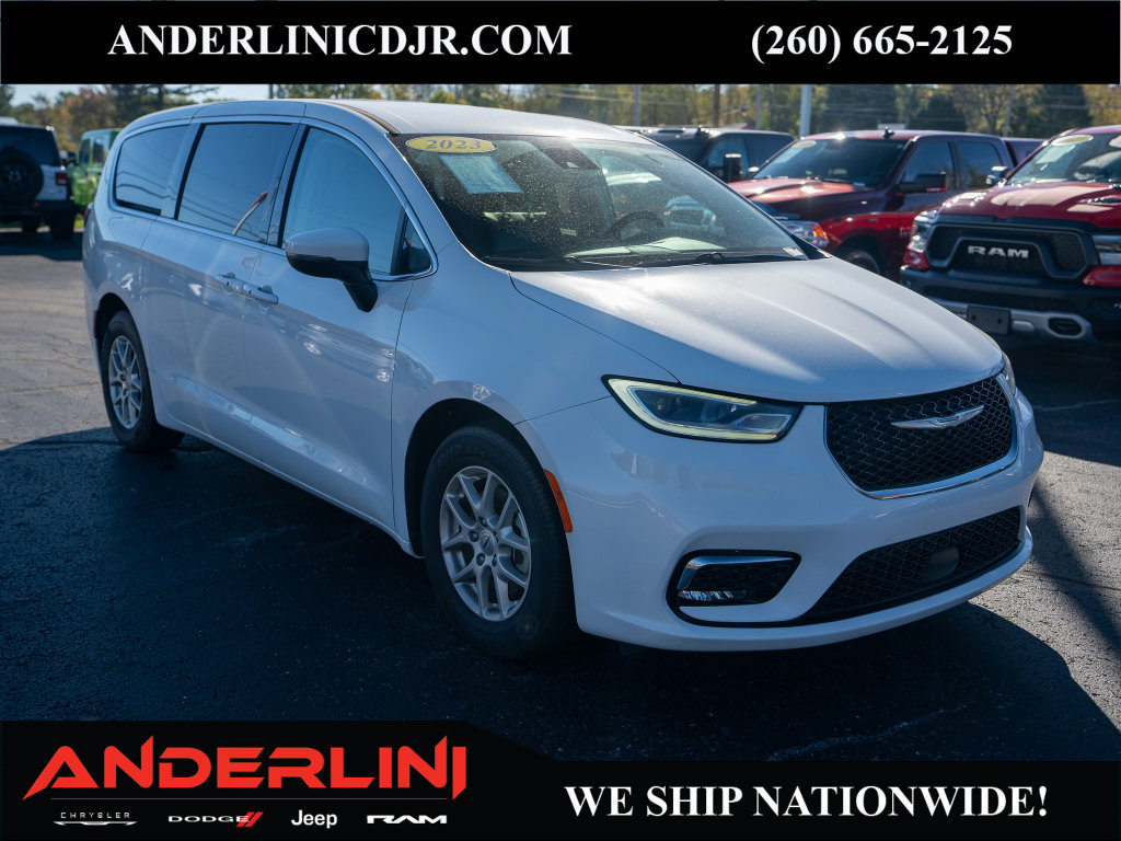 Used 2023 Chrysler Pacifica Touring-L FWD image 1
