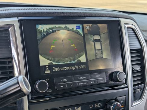 Used 2020 Nissan Titan SL w/ Moonroof Package image 21