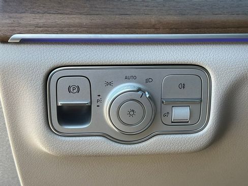 Used 2022 Mercedes-Benz GLS 450 4MATIC image 21