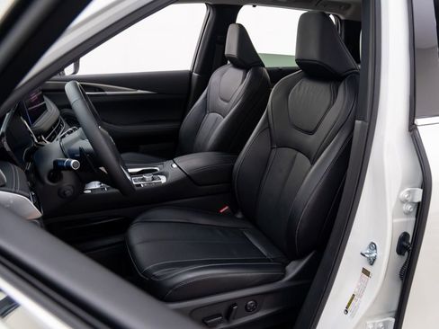 Certified 2025 INFINITI QX60 Luxe image 14