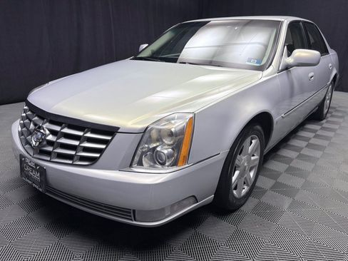 Used 2007 Cadillac DTS w/ Trunk Convenience Package FWD image 2