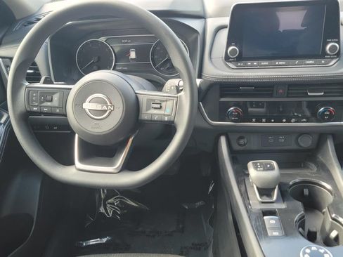 Used 2024 Nissan Rogue SV AWD/4WD image 16