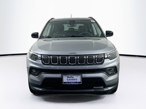 Used 2022 Jeep Compass Latitude image 2